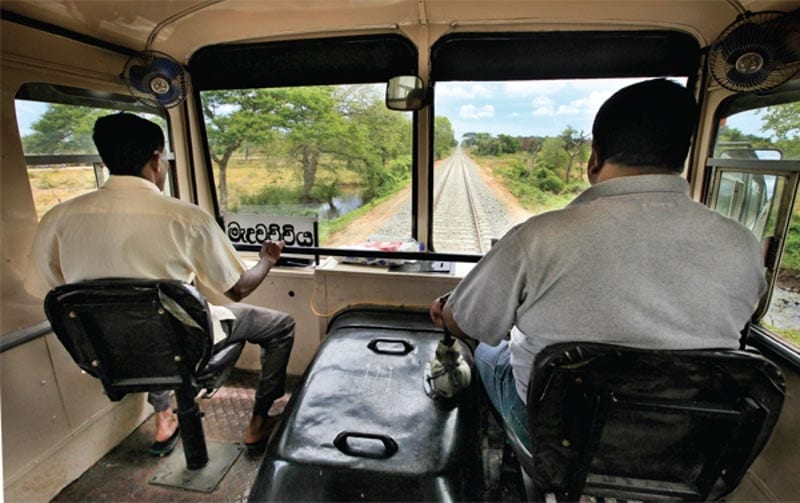 rail bus srilanka driver